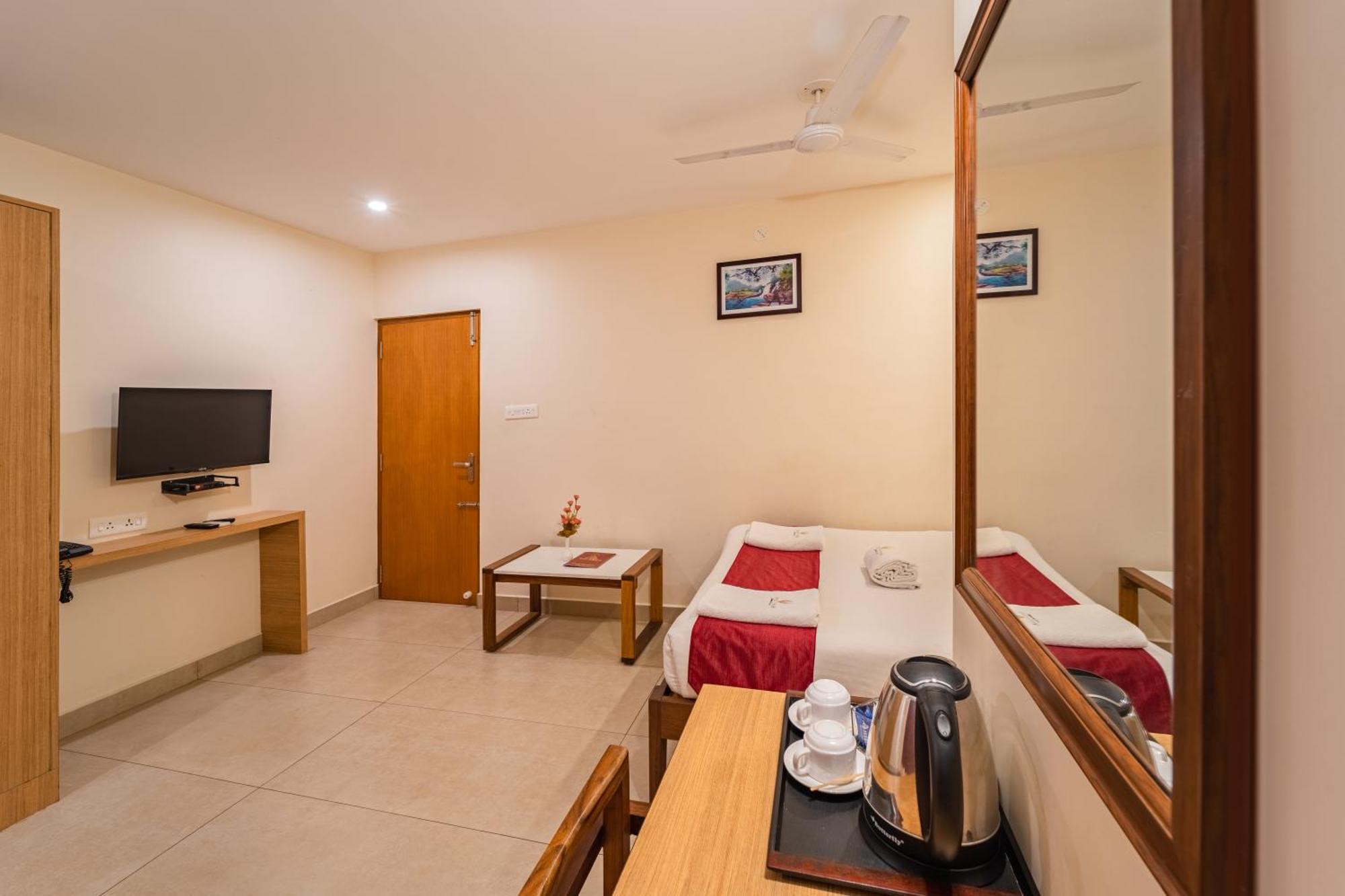 Hotel VI Park - City Centre Pondicherry Dış mekan fotoğraf